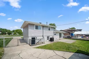 10403 Barnard Dr, Chicago Ridge, IL 60415 - Photo 20