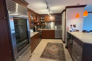 201 E Chestnut St, Chicago, IL 60611 - Photo 2