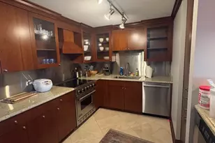 201 E Chestnut St, Chicago, IL 60611 - Photo 4