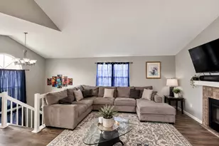 634 Le Parc Cir, Buffalo Grove, IL 60089 - Photo 4