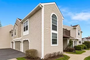 634 Le Parc Cir, Buffalo Grove, IL 60089 - Photo 2
