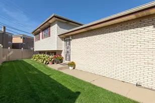 8516 N Ozanam Ave, Niles, IL 60714 - Photo 16