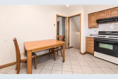 8516 N Ozanam Avenue, Niles, IL 60714 - Photo 6