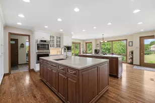 14 Hamilton Ln, Oak Brook, IL 60523 - Photo 12