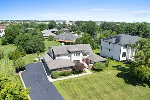 14 Hamilton Ln, Oak Brook, IL 60523 - Photo 2