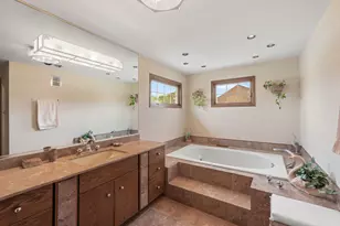 14 Hamilton Ln, Oak Brook, IL 60523 - Photo 32