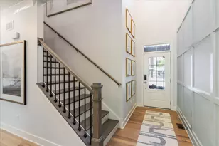 303 Avondale Ln, Lincolnshire, IL 60069 - Photo 2