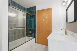 3255 N Daniels Ct, Arlington Heights, IL 60004 - Photo 8