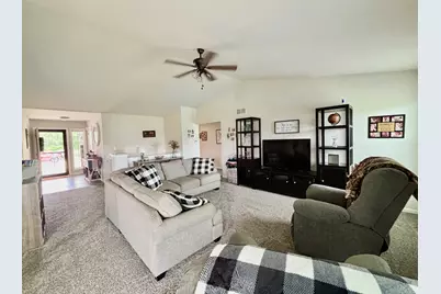 205 Sundance Trail, Capron, IL 61012 - Photo 6