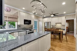 919 Roslyn Rd, Glen Ellyn, IL 60137 - Photo 14