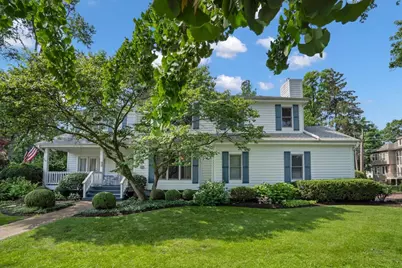 919 Roslyn Road, Glen Ellyn, IL 60137 - Photo 2