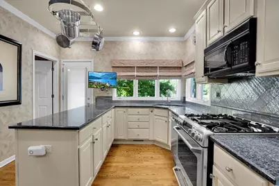 919 Roslyn Road, Glen Ellyn, IL 60137 - Photo 12