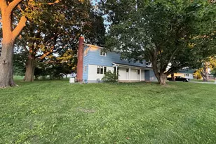 915 Sunset Dr, Princeton, IL 61356 - Photo 2