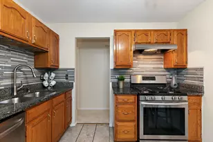 2838 Meadow Ln, Schaumburg, IL 60193 - Photo 8