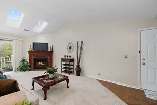 2838 Meadow Ln, Schaumburg, IL 60193 - Photo 2