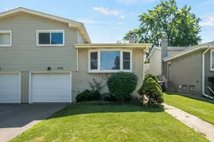 1721 N Wilshire Dr, Arlington Heights, IL 60004 - Photo 2
