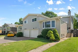 1721 N Wilshire Dr, Arlington Heights, IL 60004 - Photo 1