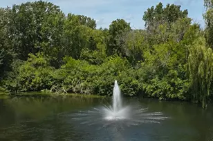 30 Beaconsfield Ct, Lincolnshire, IL 60069 - Photo 2