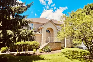 30 Beaconsfield Ct, Lincolnshire, IL 60069 - Photo 1