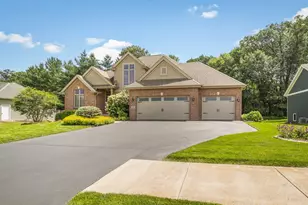 858 Freedlund Dr, Rockton, IL 61072 - Photo 2
