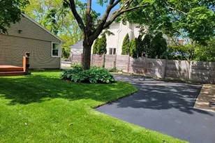 229 Fuller Rd, Hinsdale, IL 60521 - Photo 4