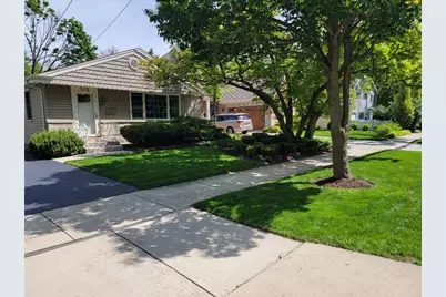 229 Fuller Road, Hinsdale, IL 60521 - Photo 2