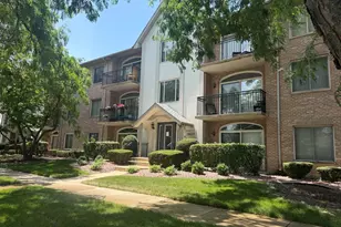 9424 S 77th Ct, Hickory Hills, IL 60457 - Photo 2