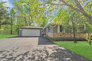 117 Arthur Ave, South Elgin, IL 60177 - Photo 2