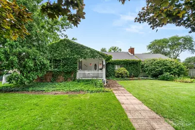 203 S Rosedale Avenue, Aurora, IL 60506 - Photo 2