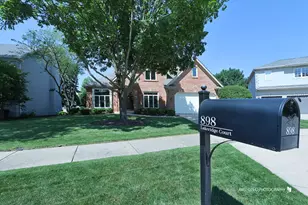 898 Lakeridge Ct, Aurora, IL 60502 - Photo 2