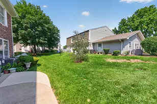 1370 Woodcutter Ln, Wheaton, IL 60189 - Photo 2