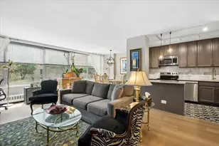 3900 N Lake Shore Dr, Chicago, IL 60613 - Photo 2