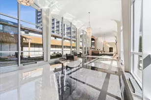 4250 N Marine Dr, Chicago, IL 60613 - Photo 2