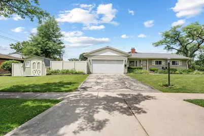 818 Leahy Circle, Des Plaines, IL 60016 - Photo 2