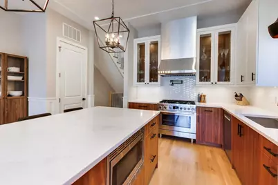 5028 W Ainslie Street W, Chicago, IL 60630 - Photo 8