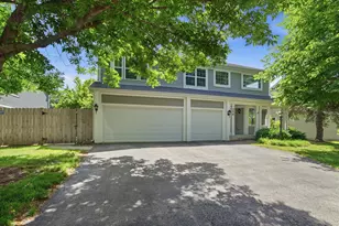 259 Pembrook Ln, Mundelein, IL 60060 - Photo 2