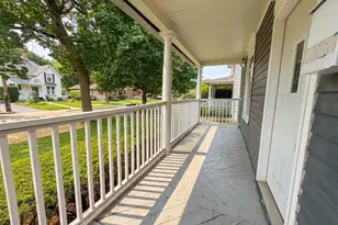 26 Monroe Ave, Elgin, IL 60123 - Photo 4