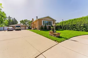 433 E Cherry Hill Dr, Addison, IL 60101 - Photo 2