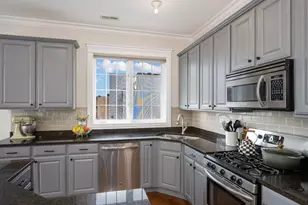 1453 W Irving Park Rd, Chicago, IL 60613 - Photo 10