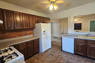 301 N 1st St, Princeton, IL 61356 - Photo 4