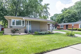 434 N Park Dr, Glenwood, IL 60425 - Photo 2