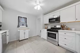 241 N Lord Ave, Carpentersville, IL 60110 - Photo 8