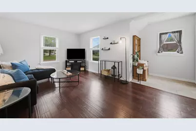 241 N Lord Avenue, Carpentersville, IL 60110 - Photo 4