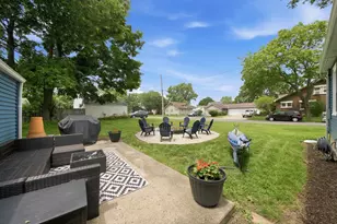 241 N Lord Ave, Carpentersville, IL 60110 - Photo 20