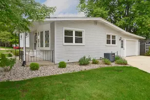 749 Fort St, Ottawa, IL 61350 - Photo 20