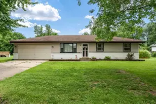 819 Greglynn St, Machesney Park, IL 61115 - Photo 1