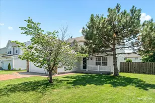 1683 Seaton Ln, Elgin, IL 60123 - Photo 2