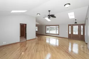 5019 Burman Dr, Crystal Lake, IL 60014 - Photo 6