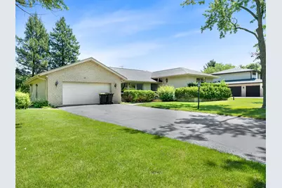 15 E Leon Lane, Prospect Heights, IL 60070 - Photo 1