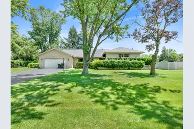 15 E Leon Lane, Prospect Heights, IL 60070 - Photo 2